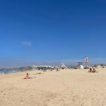 Sunny Minutes From The * Lourinha (Lisbon)